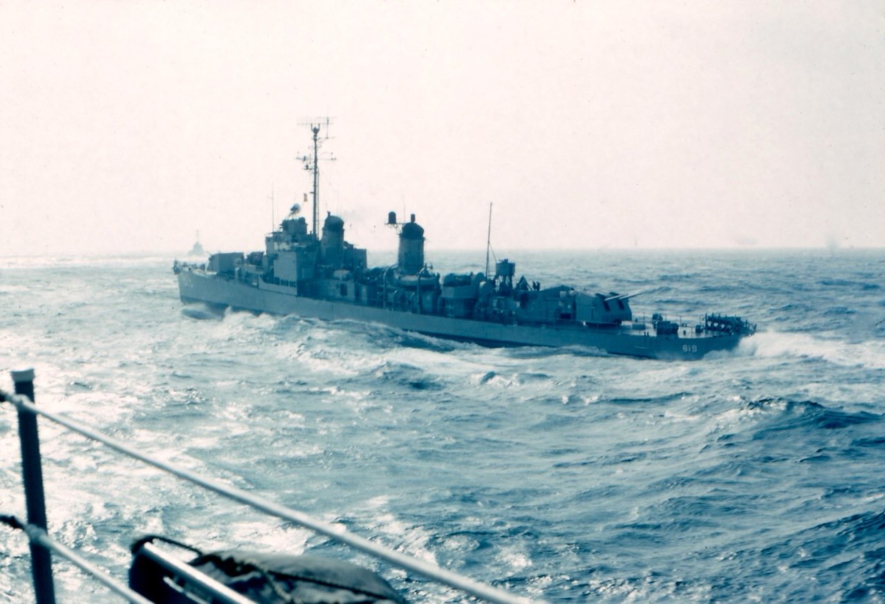 Photo - DD-819 From USS New in convoy 1962 - 